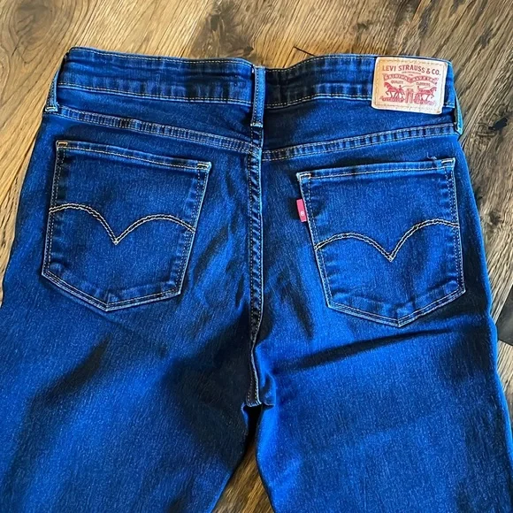 Levi's Women's Dark Blue 711 Skinny Jeans - Picture 3 of 16